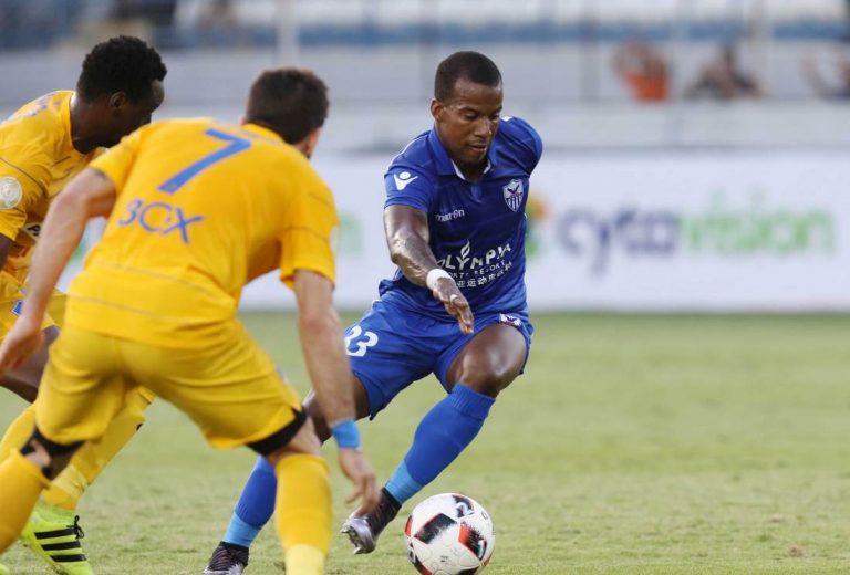 Μια επιστροφή και μια απουσία Μια επιστροφή και μια απουσία