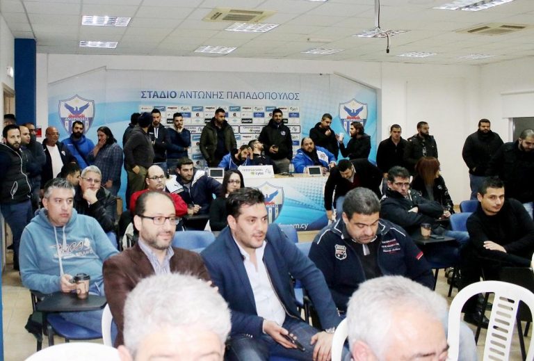 Συνεδριάζουν και ορίζουν Συνεδριάζουν και ορίζουν