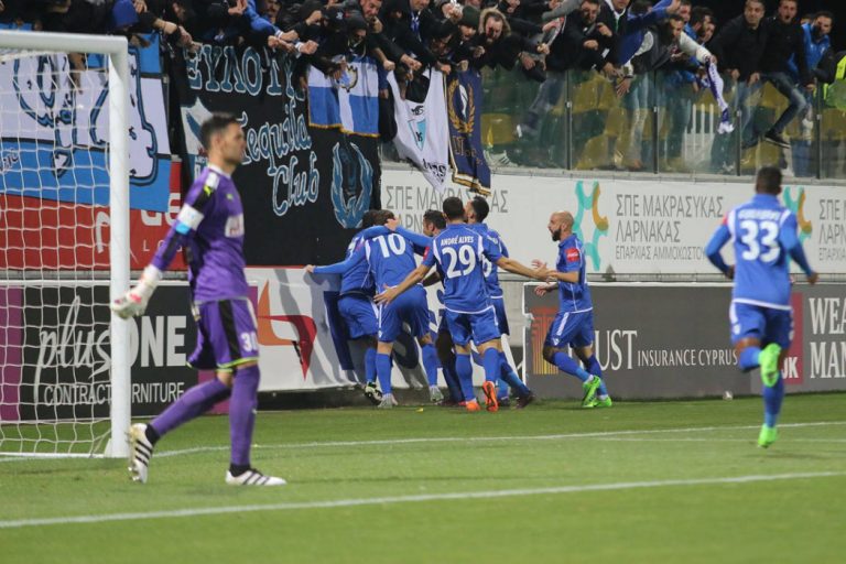 Το κτίζει από την αρχή Το κτίζει από την αρχή