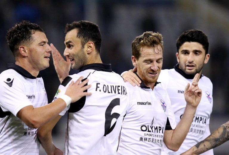 Θέλουν κύπελλο και το φωνάζουν (παρακάμερα) Θέλουν κύπελλο και το φωνάζουν (παρακάμερα)