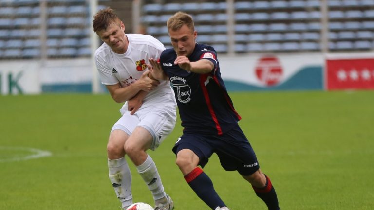 Υπογράφει ο Μακάροφ Υπογράφει ο Μακάροφ