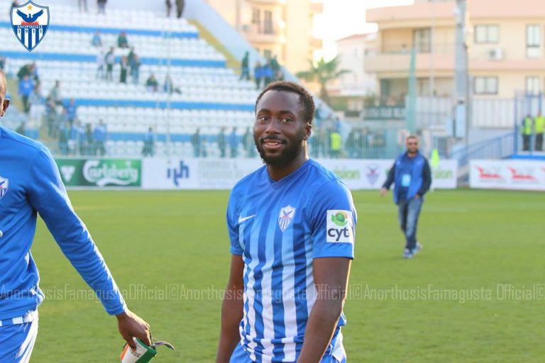 Το απολαμβάνει… Το απολαμβάνει…