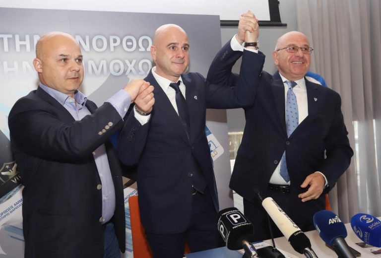 Τον βγάζει από τη δύσκολη θέση Τον βγάζει από τη δύσκολη θέση