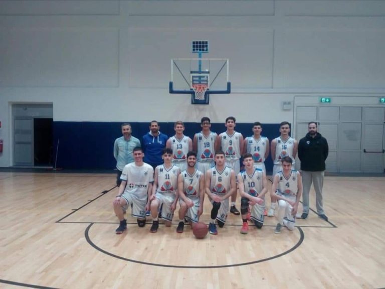 «Αρπάζουν τα όπλα για να μπουν στη μάχη» «Αρπάζουν τα όπλα για να μπουν στη μάχη»